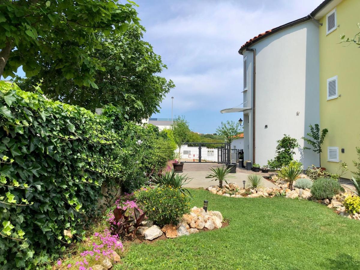 شقة Goldfinch Estate بنجول المظهر الخارجي الصورة