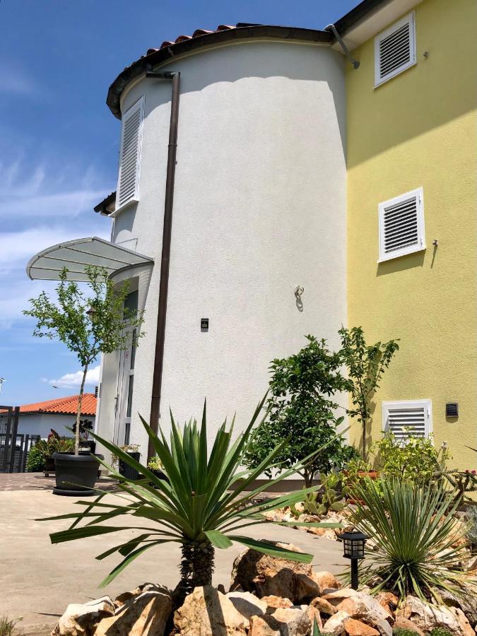 شقة Goldfinch Estate بنجول المظهر الخارجي الصورة